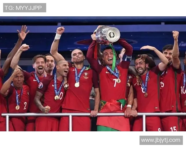 足球明星穿红色球服的魅力与风采揭示了他们在赛场上的激情与荣耀 足球明星穿红色球服的魅力与风采揭示了他们在赛场上的激情与荣耀